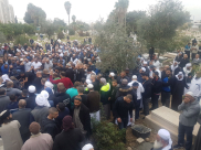 فيديو: كلمات مؤثرة للشيخ محمود زكريا تزعزع الوجدان خلال تشييع جثمان والدته